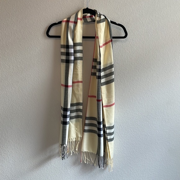 Plaid scarf with fringe - Picture 2 of 2